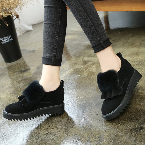 Őszi női mokaszinok, fekete és barna pehelyszínben