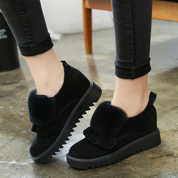 Őszi női mokaszinok, fekete és barna pehelyszínben