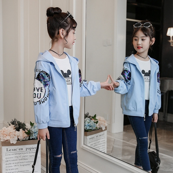 Λεπτό παιδικό μπουφάν σε μερικά χρώματα με πούλιες