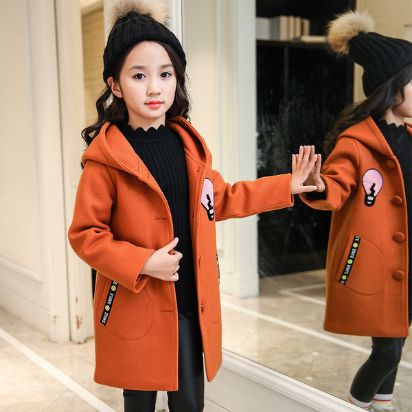 Τριχρόχρωμο παλτό με κουκούλα, χνούδι και κεντήματα