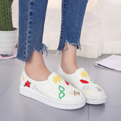 Mocasini sport dama cu broderie in alb si negru