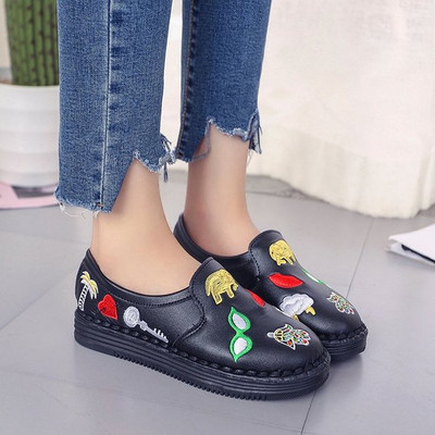 Mocasini sport dama cu broderie in alb si negru