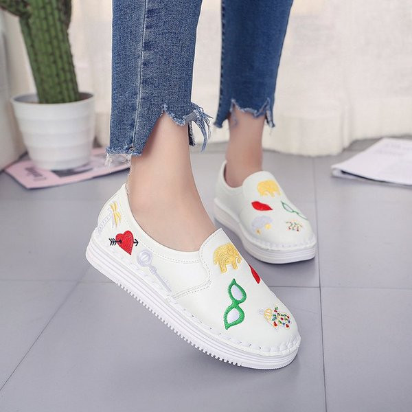 Mocasini sport dama cu broderie in alb si negru