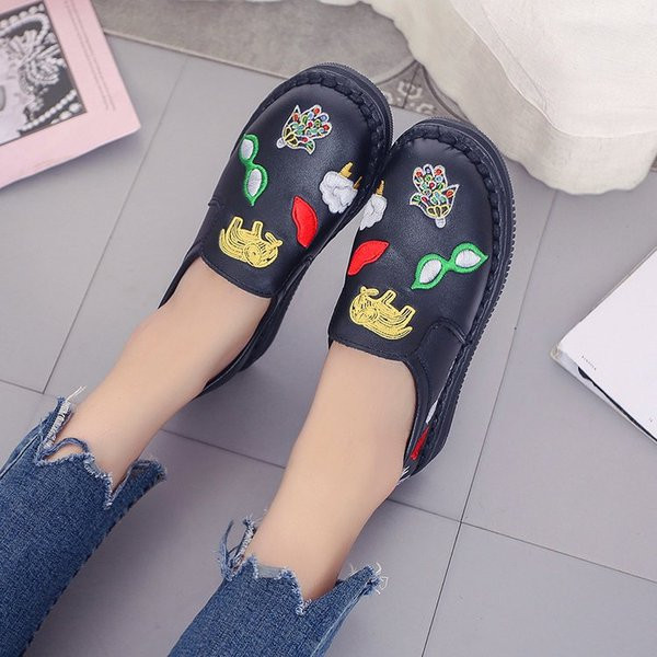 Mocasini sport dama cu broderie in alb si negru