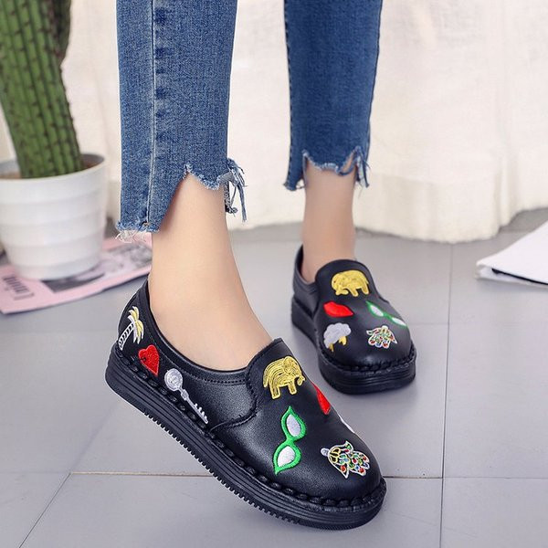 Mocasini sport dama cu broderie in alb si negru