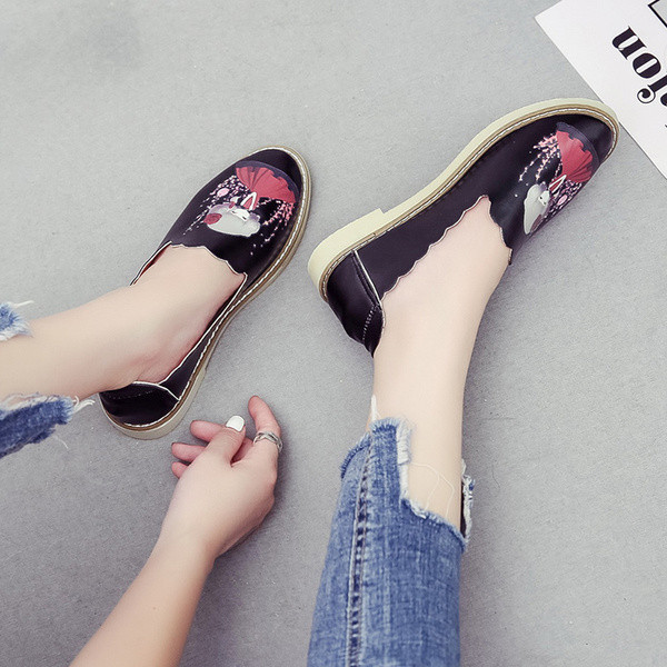 Női alkalmi mokaszinok fehér és fekete színben