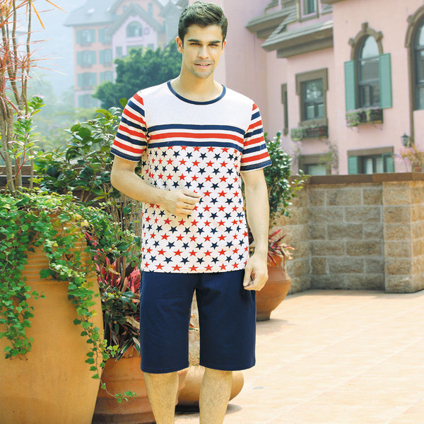 Мъжка пижама от две части - тениска с О-образна яка и къси шорти