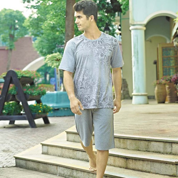 Мъжка пижама - тениска с флорални мотиви и къси шорти