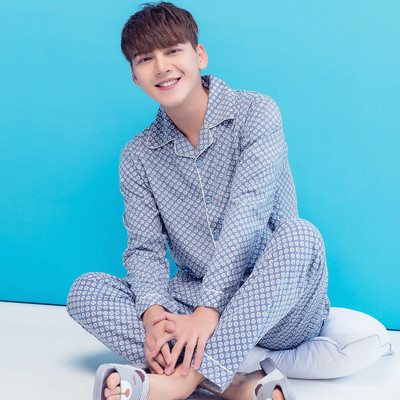 Pijamale subțiri pentru bărbați - top cu mâneci lungi și pantaloni lungi