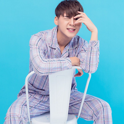 Pijamale subțiri pentru bărbați - top cu mâneci lungi și pantaloni lungi