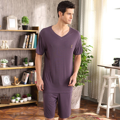 Мъжка изчистена пижама в няколко цвята - тениска с V-образно деколте и къси шорти