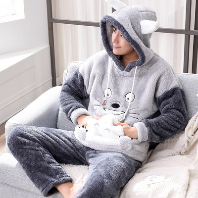 Мъжка мека пижама в няколко модела с 3D елементи