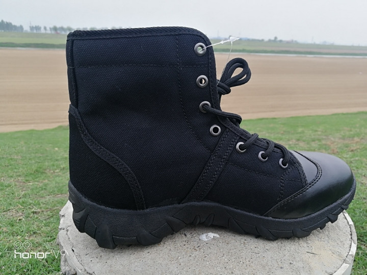 Férfi és női túrabakancs három színben