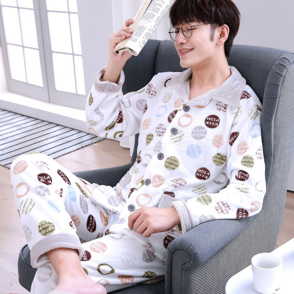 Férfi pizsama színes motívumokkal, többféle modellben