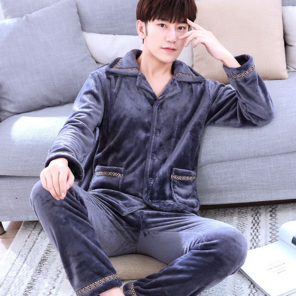 Férfi pizsama színes motívumokkal, többféle modellben