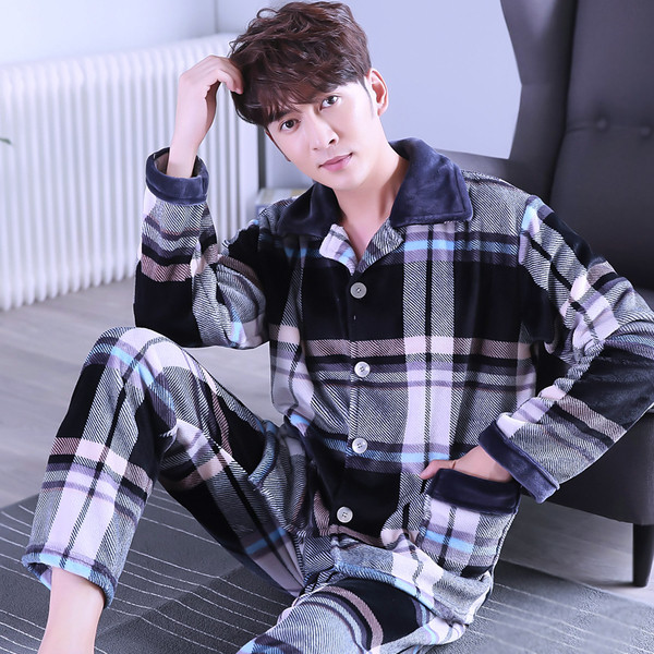 Мъжка плътна пижама в тъмни и светли цветове