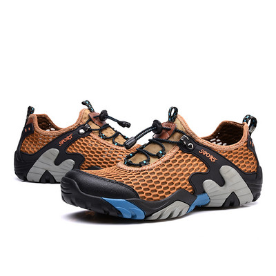 Туристически обувки в различни цветове