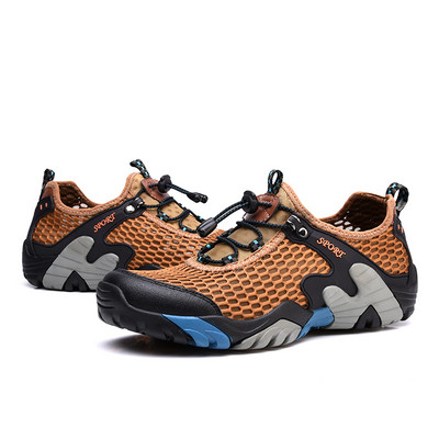 Туристически обувки в различни цветове