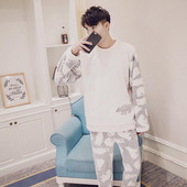 Мъжка плътна пижама в светъл цвят с щампа