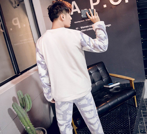 Мъжка плътна пижама в светъл цвят с щампа