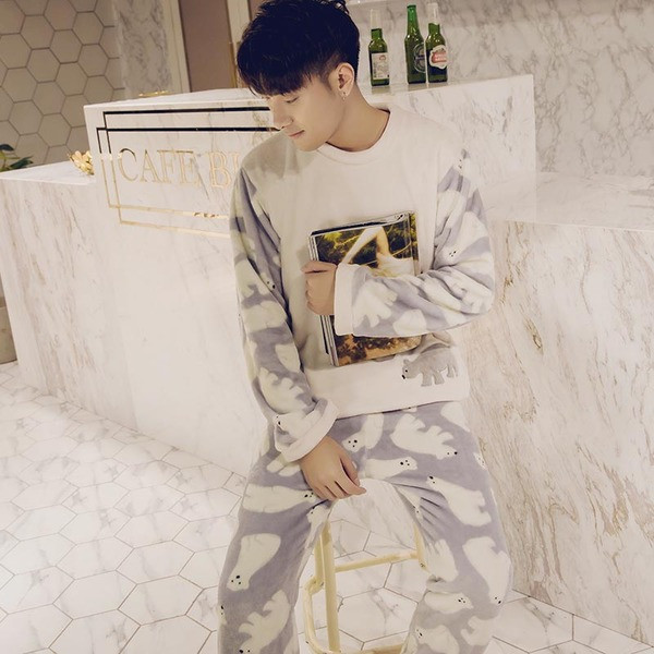 Мъжка плътна пижама в светъл цвят с щампа