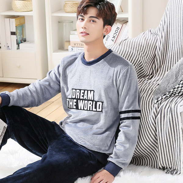 Мъжка пижама в три модела - блуза с надпис и долнище с висока талия