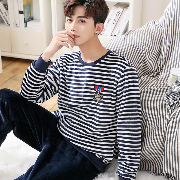 Мъжка пижама в три модела - блуза с надпис и долнище с висока талия