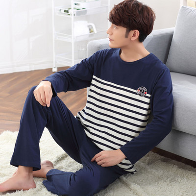 Мъжка пижама в няколко цвята с декоративен джоб