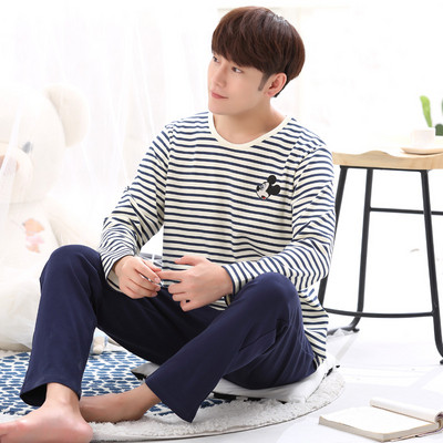 Мъжка пижама в няколко цвята с декоративен джоб