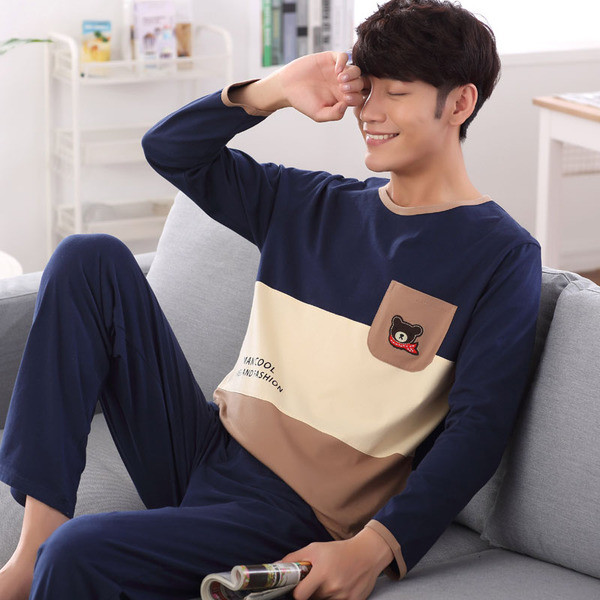 Мъжка пижама в няколко цвята с декоративен джоб