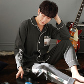 Мъжка пижама в тъмен цвят с надпис и флорална декорация    