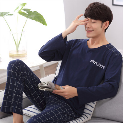 Pijamale bărbați în diferite modele în culori închise și deschise