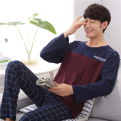 Pijamale bărbați în diferite modele în culori închise și deschise