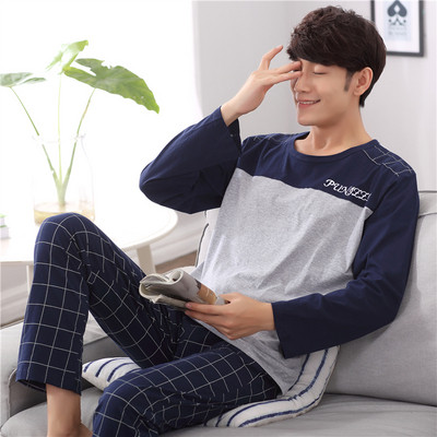 Pijamale bărbați în diferite modele în culori închise și deschise