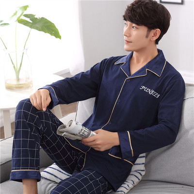 Pijamale bărbați în diferite modele în culori închise și deschise