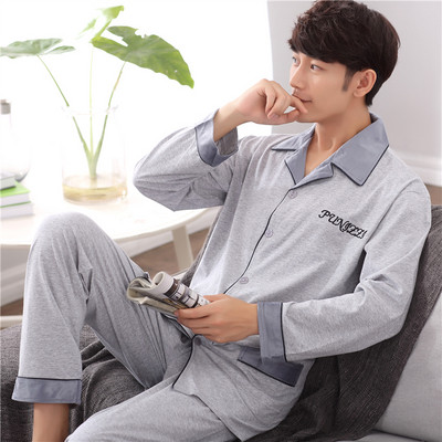 Pijamale bărbați în diferite modele în culori închise și deschise