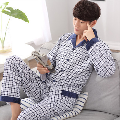 Pijamale bărbați în diferite modele în culori închise și deschise