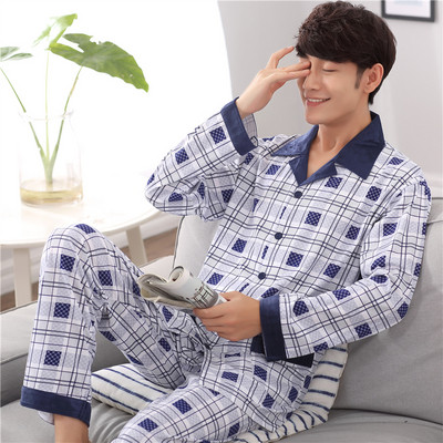 Pijamale bărbați în diferite modele în culori închise și deschise