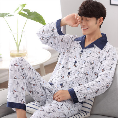 Pijamale bărbați în diferite modele în culori închise și deschise