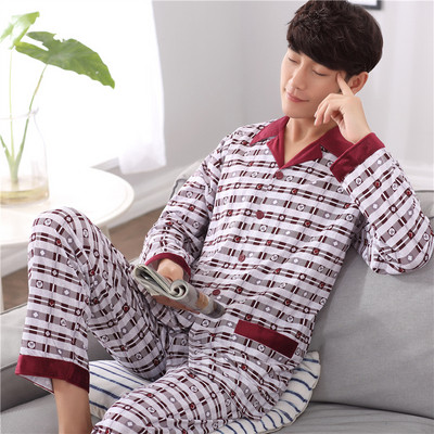 Pijamale bărbați în diferite modele în culori închise și deschise