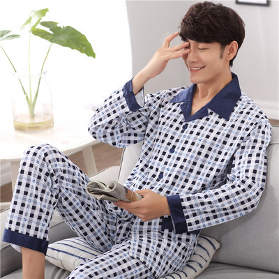 Pijamale bărbați în diferite modele în culori închise și deschise