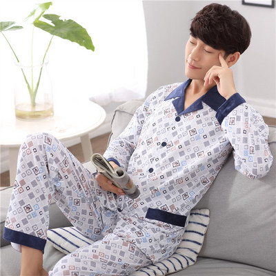 Pijamale bărbați în diferite modele în culori închise și deschise