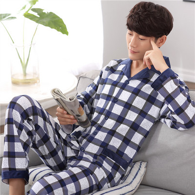 Pijamale bărbați în diferite modele în culori închise și deschise