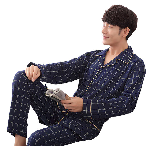 Pijamale bărbați în diferite modele în culori închise și deschise