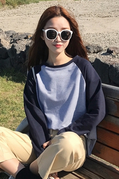 Γυναικεία φαρδιά  μπλούζα με κολάρο σε σχήμα O