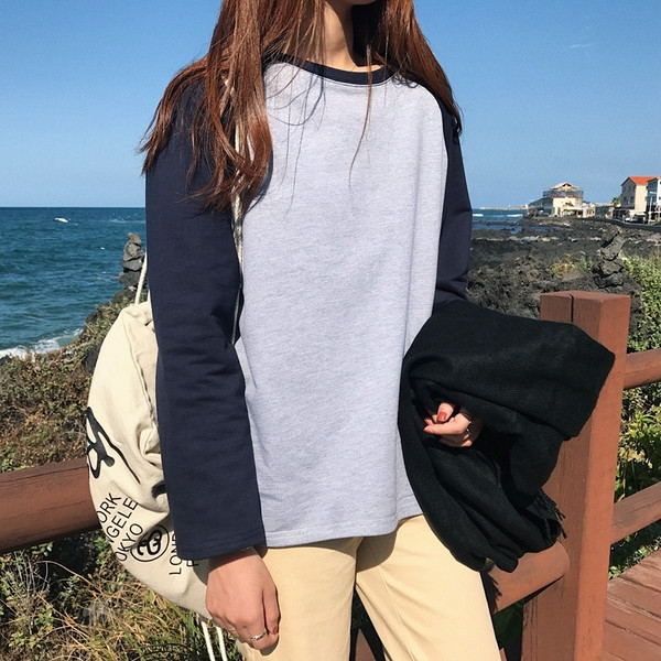 Γυναικεία φαρδιά  μπλούζα με κολάρο σε σχήμα O