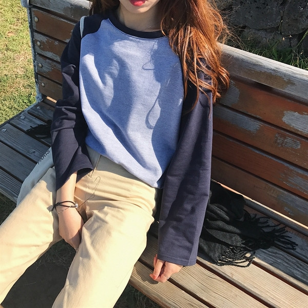 Γυναικεία φαρδιά  μπλούζα με κολάρο σε σχήμα O