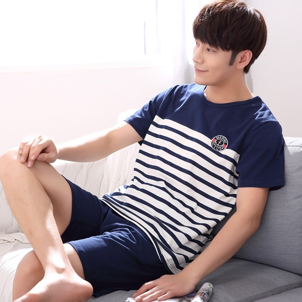 Мъжка пижама - тениска с щампа и шорти с щампа