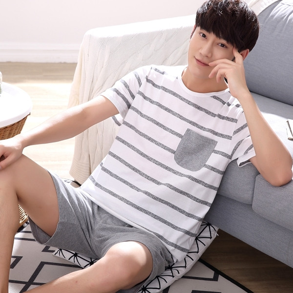 Мъжка пижама в няколко цвята с декоратовен джоб