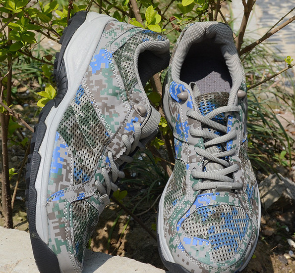 Цветни туристически обувки с мрежа